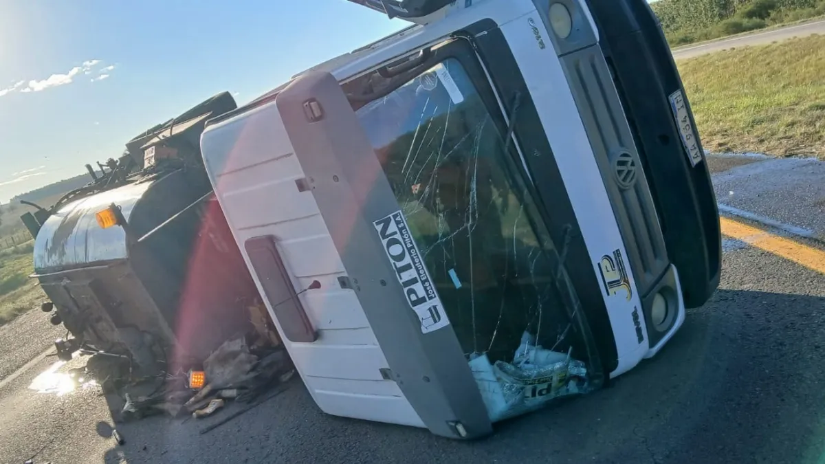 Otro camión volcó en la autovía 14 y se redujo la calzada