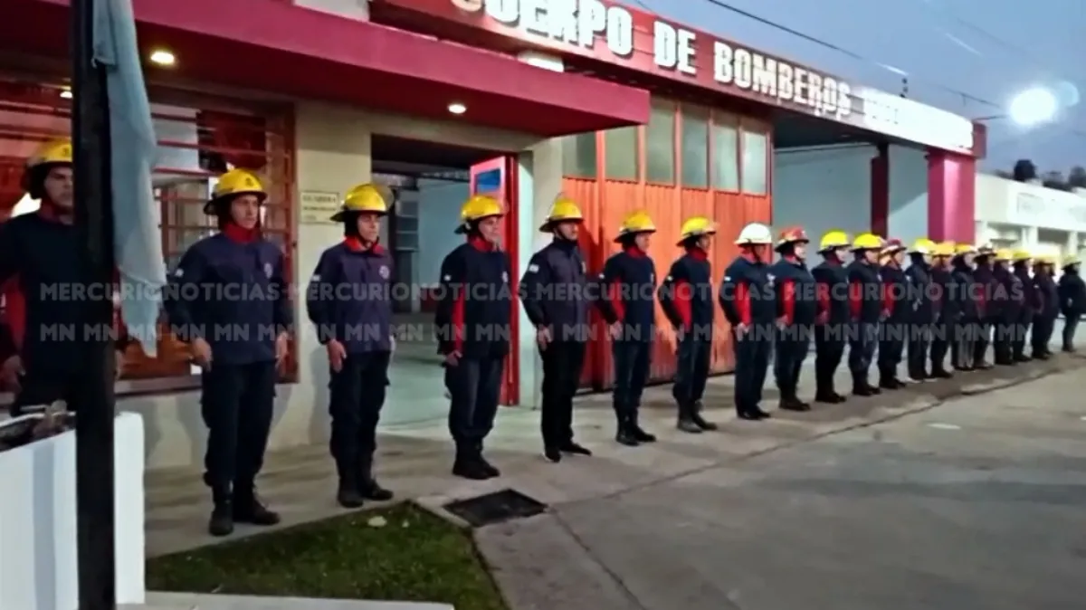 Bomberos Voluntarios de San Salvador celebran su día con actividades, ascensos y la visita de unos 600 niños