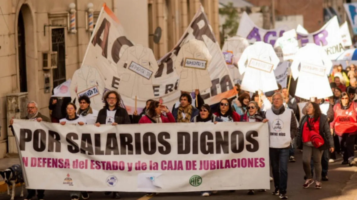 AGMER volvió a marchar en Paraná mientras profundiza su reclamo salarial y contra la reforma previsional