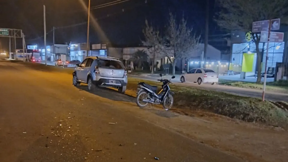 Una motociclista sufrió graves lesiones tras un choque en Villa Elisa Una motociclista sufrió graves lesiones tras un choque en Villa Elisa
