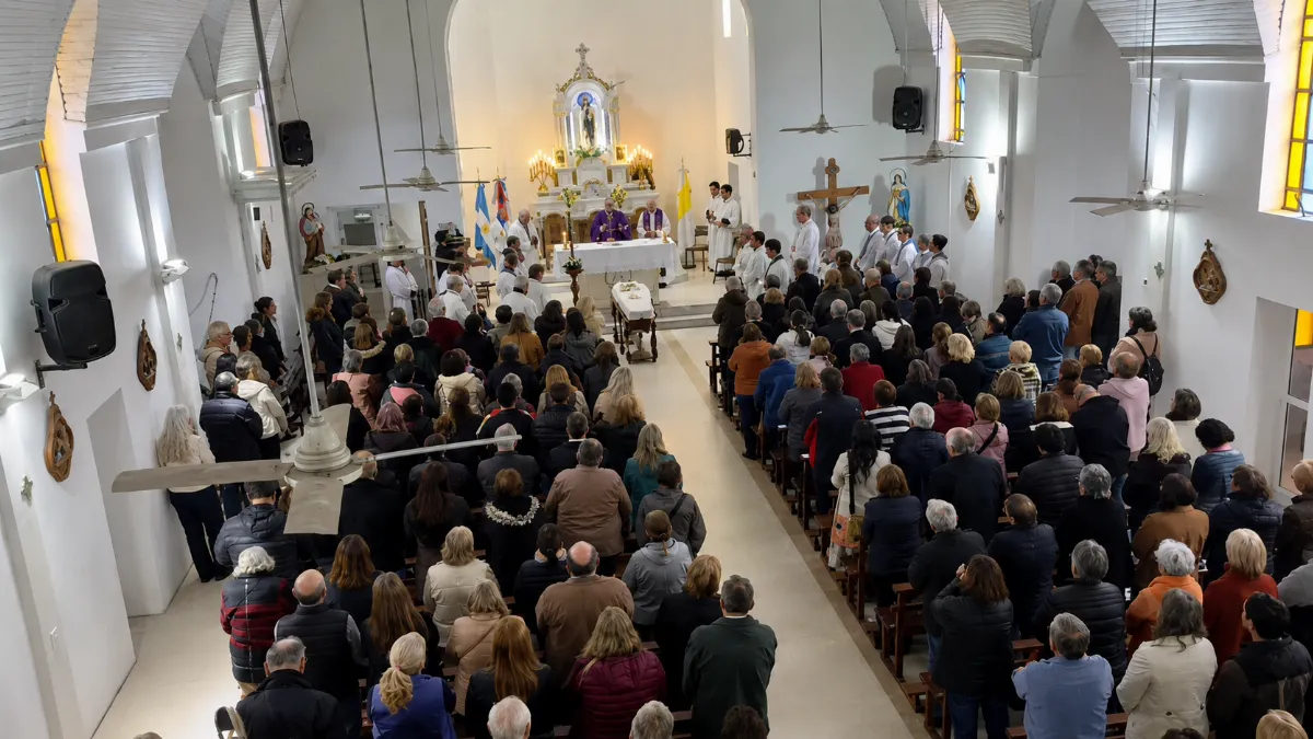 Tras la Misa Exequial, los restos del padre Marcelo descansan en el Cementerio local