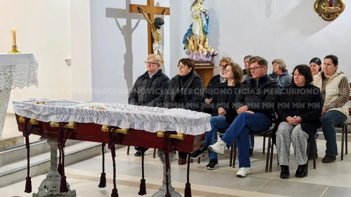 Se lleva adelante el velatorio del padre Marcelo en la parroquia local