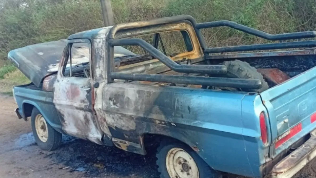 Camioneta se incendió por completo en ruta 20 y su conductor sufrió quemaduras