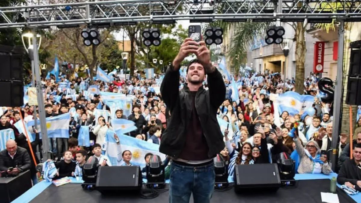 Una multitud recibió a Marcos Senesi en Concordia tras su histórica participación en el Mundial