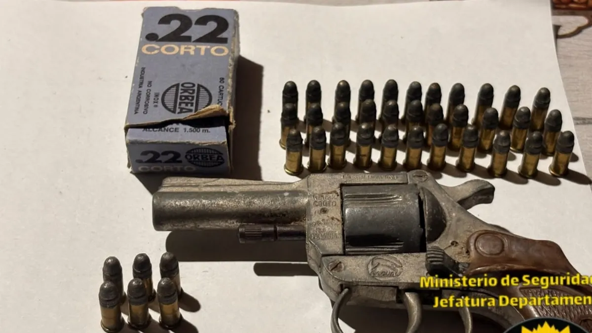 Un allanamiento en Colón permitió incautar un revólver calibre .22 y cartuchería