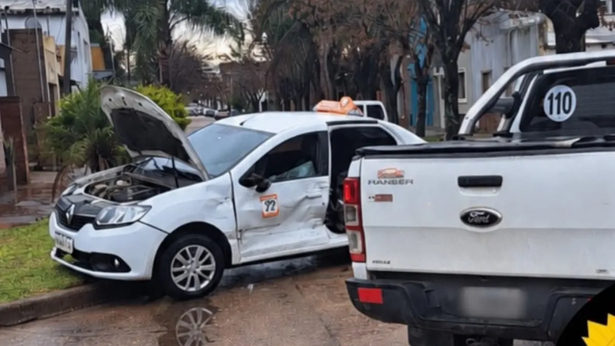 Chocaron un vehículo de alquiler y una camioneta en una esquina de Villaguay Chocaron un vehículo de alquiler y una camioneta en una esquina de Villaguay