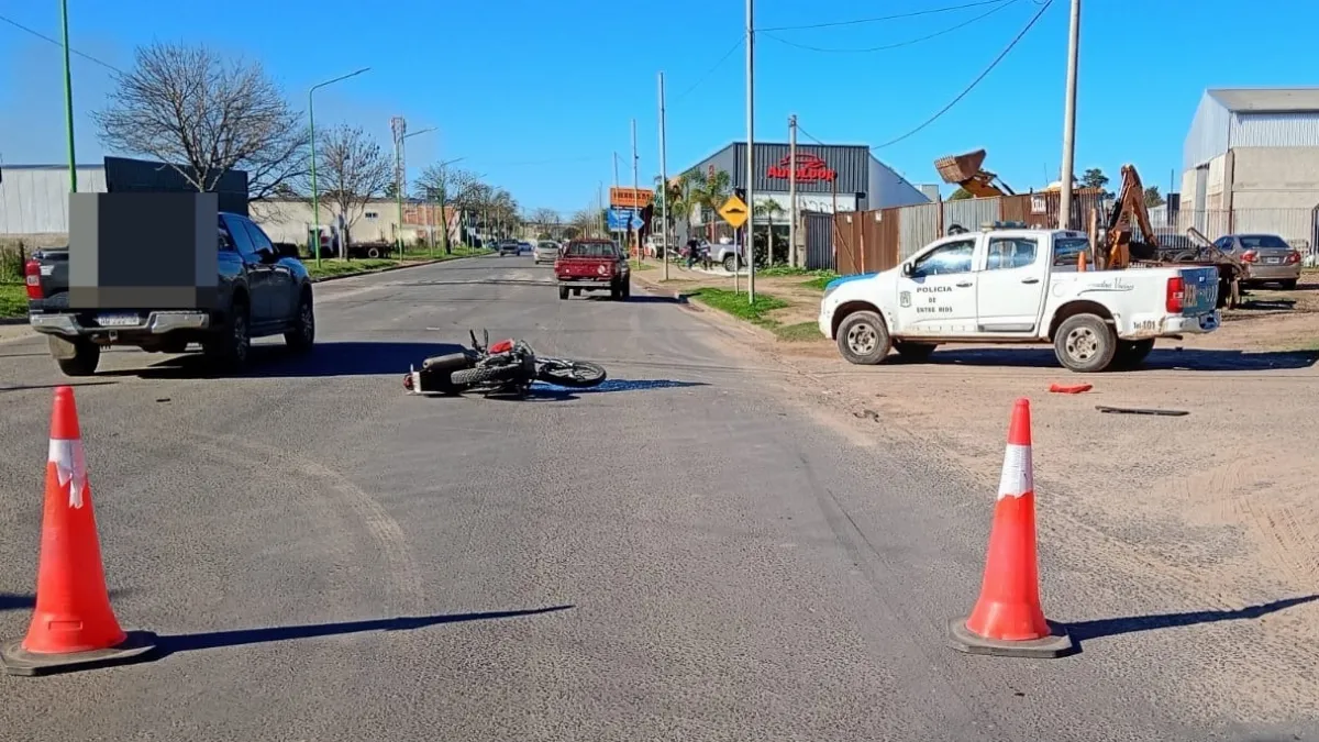 Motociclista sufrió graves fracturas tras un choque con un automóvil