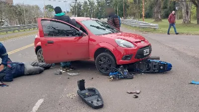 Choque entre una moto y un auto dejó a un hombre lesionado en la ruta 11