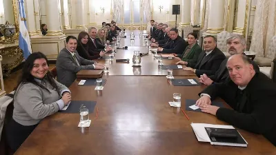 El Gobierno evalúa decretar asueto durante la visita del Papa a la Argentina
