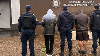 Gracias a una vecina, recuperaron una moto robada y detuvieron a dos sospechosos