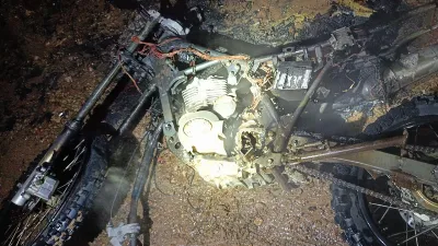 Dos personas resultaron lesionadas al incendiarse una moto