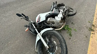 Una mujer cayó de su moto tras rozar el acoplado de un camión en la ruta 18