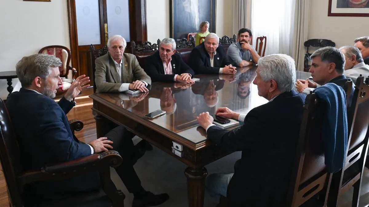 Frigerio se reunió con CRA y Farer para analizar caminos rurales y su mantenimiento