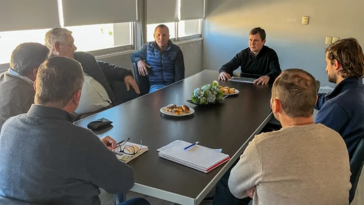 San Salvador coordina con Vialidad y productores mejoras en caminos rurales
