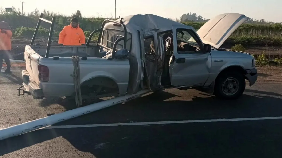 Una camioneta perdió una rueda y terminó contra una columna cerca de Seguí