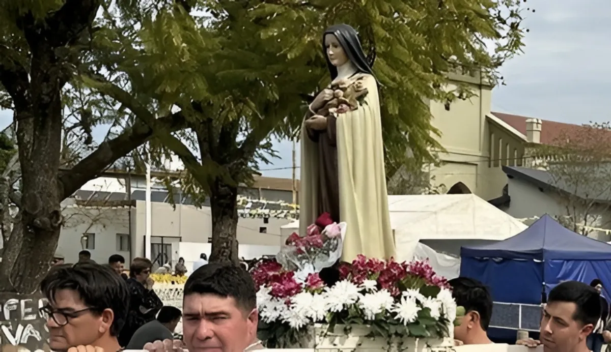 San Salvador vive este jueves la celebración central de Santa Teresita