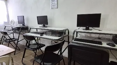 El Colegio recibió 10 computadoras y habilitará una sala de informática