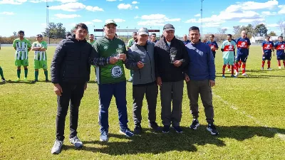 Reconocieron a quienes marcaron el comienzo del fútbol de veteranos en San Salvador