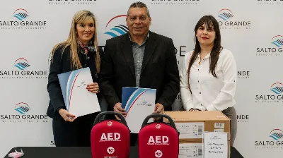 Salto Grande entregó dos desfibriladores a la Municipalidad de Pueblo Liebig