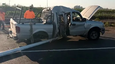 Una camioneta perdió una rueda y terminó contra una columna cerca de Seguí