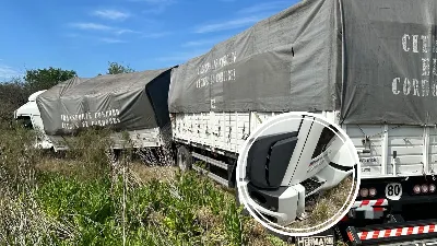 Un camión cargado con bolsas de papas despistó en la ruta 6
