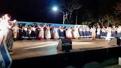 San Salvador reunió a unos 100 bailarines en una noche que fusionó las tradiciones judía y criolla