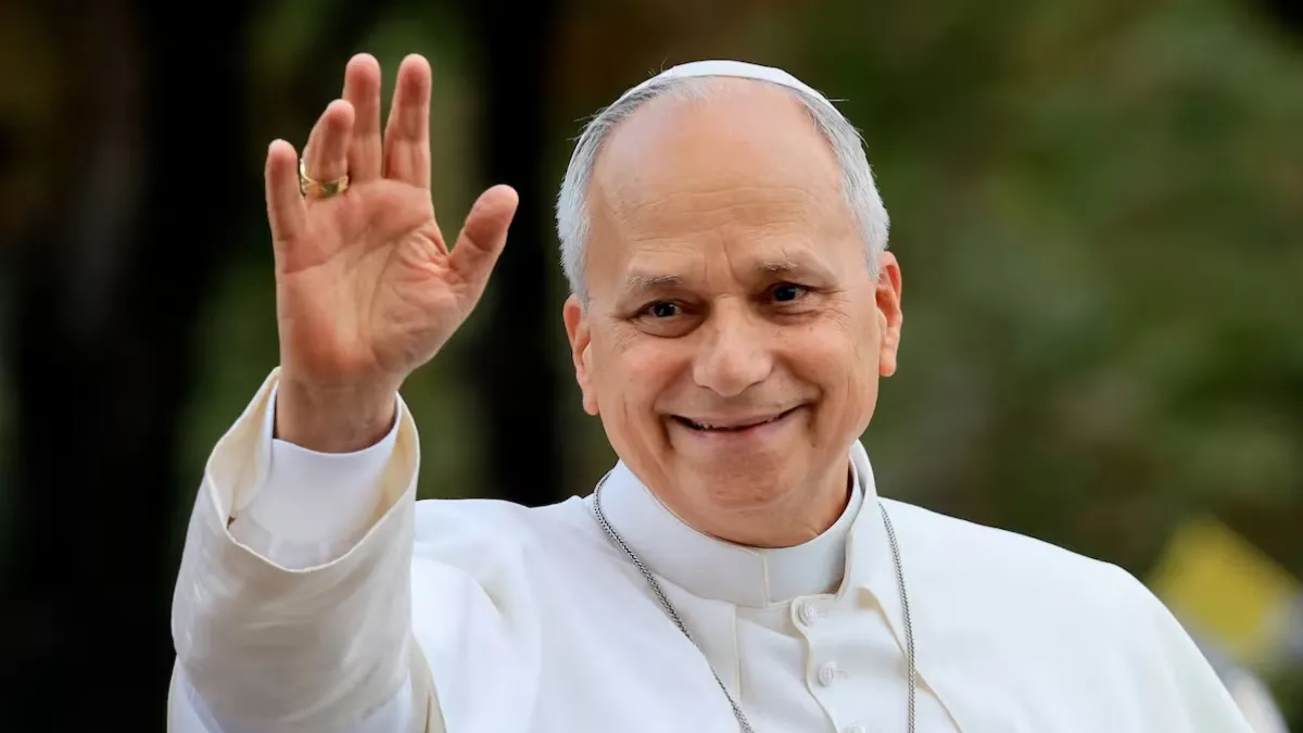 El Papa evoluciona favorablemente tras la cirugía y ya comenzó a caminar