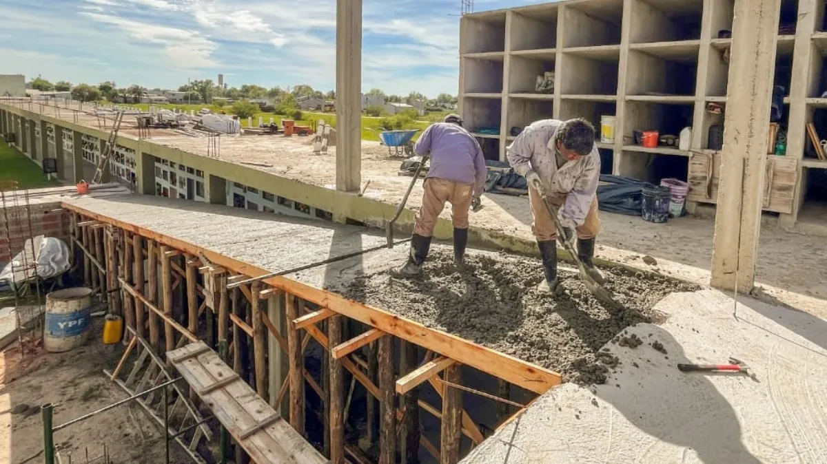 Construyen la primera rampa de acceso a los nichos del Cementerio municipal