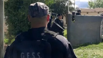 Operativo policial en San Salvador terminó con un detenido y el secuestro de un celular