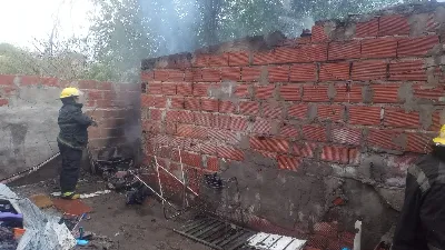 Incendio afectó una vivienda: no había moradores al momento del siniestro