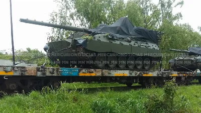 Tanques y blindados del Ejército Argentino rumbo a un ejercicio militar en Brasil