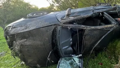 Quiso esquivar un pozo, perdió el control y volcó cerca de María Grande