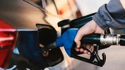 El Gobierno postergó hasta diciembre el aumento de impuestos a las naftas y el gasoil
