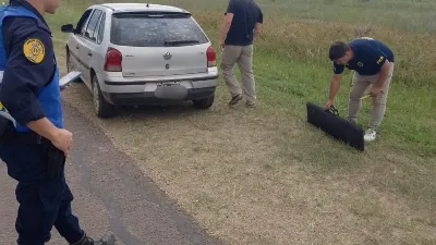 Dos concordienses intentaron escapar de un control policial y les secuestraron un fusil en la ruta 22