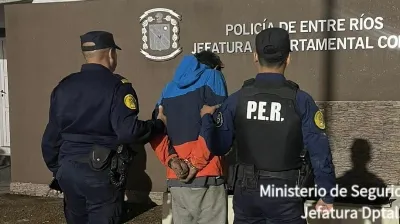 Lo encontraron escondido dentro de un placard y fue aprehendido por tentativa de robo