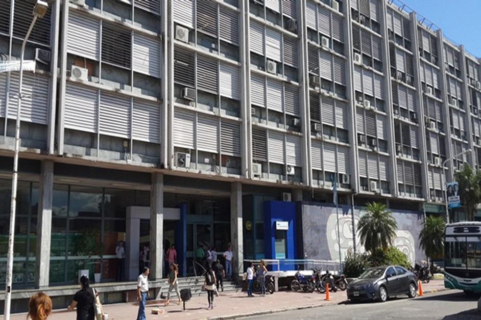 Echan a funcionarios y anulan una medida que prohibía calificar con menos de 4