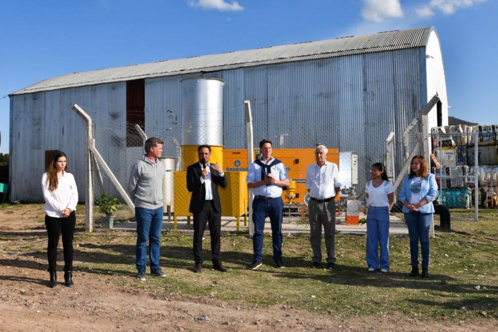 Entregan 87 millones de pesos para la gestión de residuos y la captación de biogás en Gualeguaychú