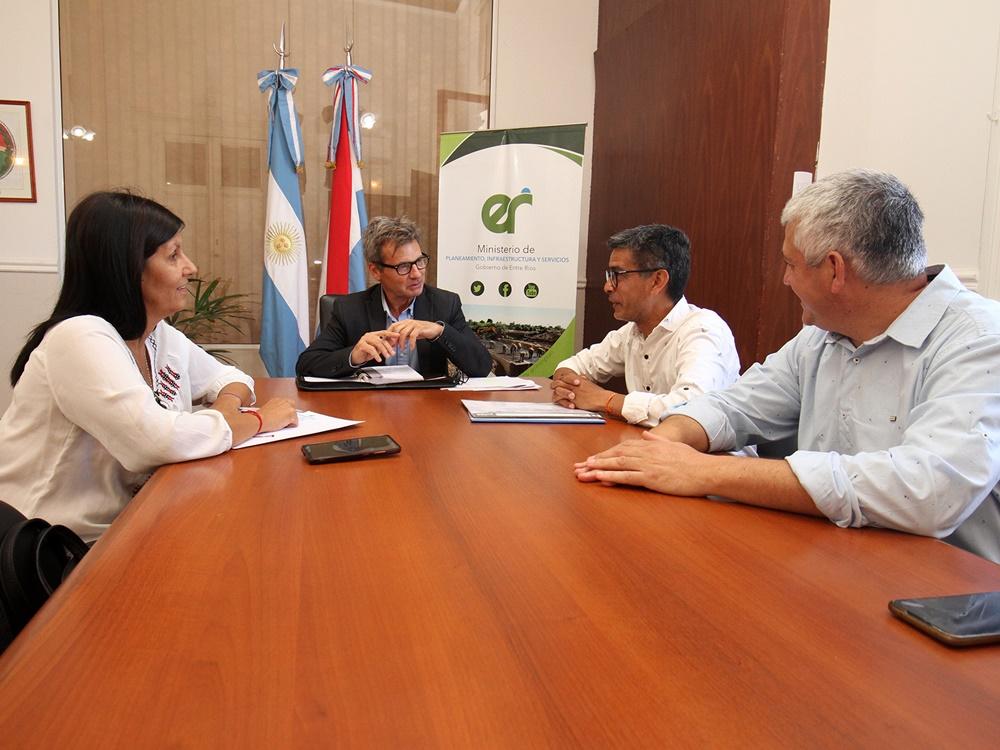 Repasaron con el ministro Richard diversas obras para Ubajay