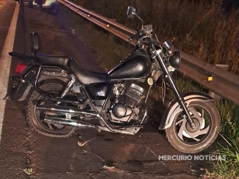 Le falló un neumático y despistó la moto en la que viajaba por la autovía 14