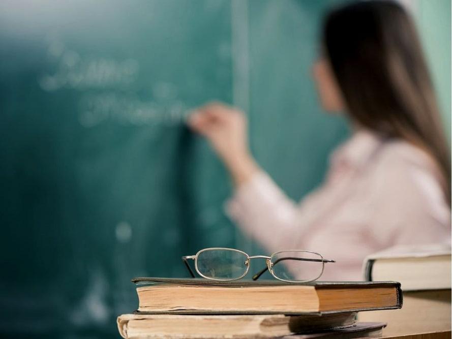 En enero, los docentes percibirán un aumento del 5,35%