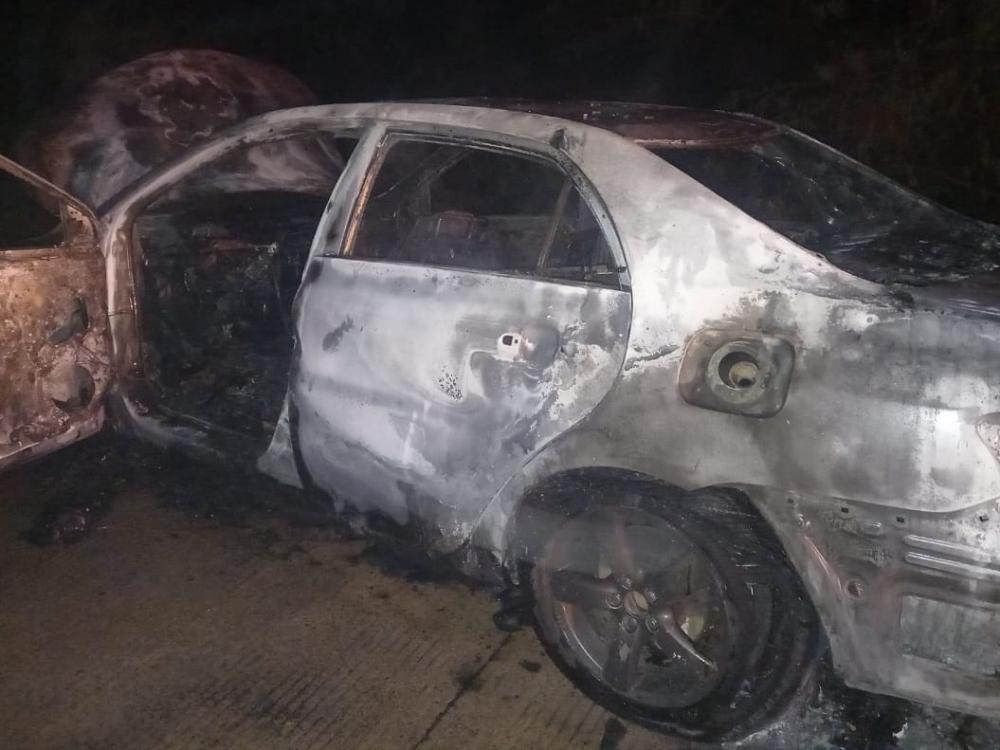 Un vehículo fue consumido por las llamas en la autovía 14