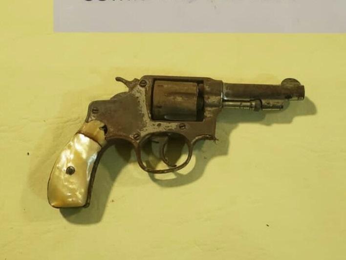 Allanamiento y secuestro de armas por una causa por amenazas