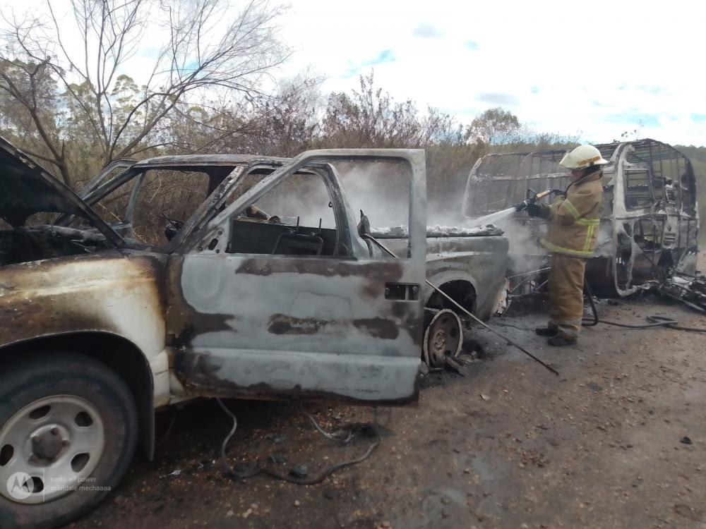 Destrucción total para una camioneta y una casa rodante