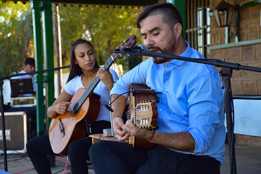 Presentación de dúo de guitarras