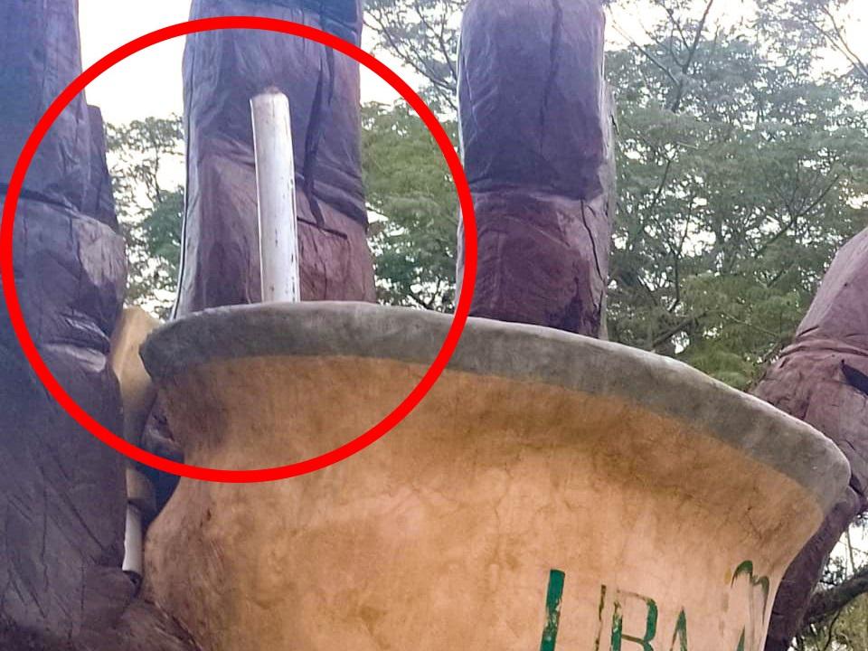 Lamentable rotura en el monumento de la "Amistad"