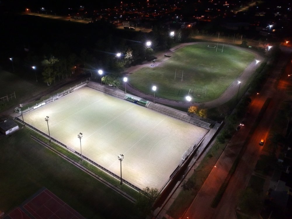 Dos sectores del Polideportivo lucen su iluminación renovada