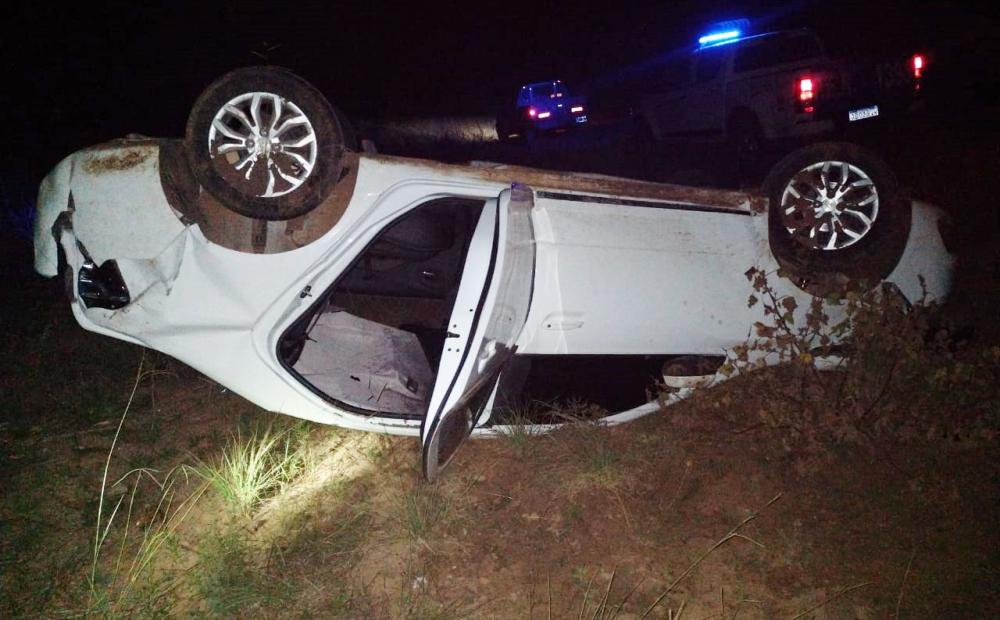 Un hombre salió despedido de su auto en un accidente y resultó con lesiones graves
