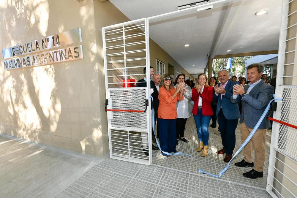 Stratta inauguró obras de infraestructura escolar, entregó una ambulancia y aportes