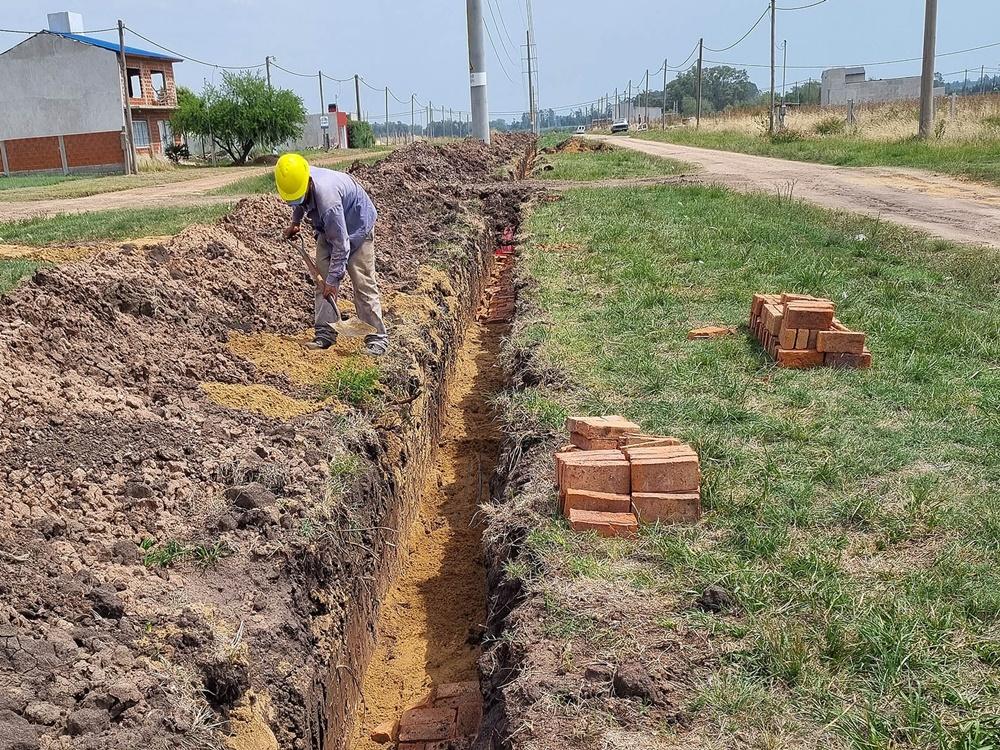 Continúa la obra de ampliación de la distribución eléctrica de la zona Este