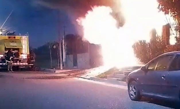 Un incendiario fue detenido al prender fuego a dos vehículos
